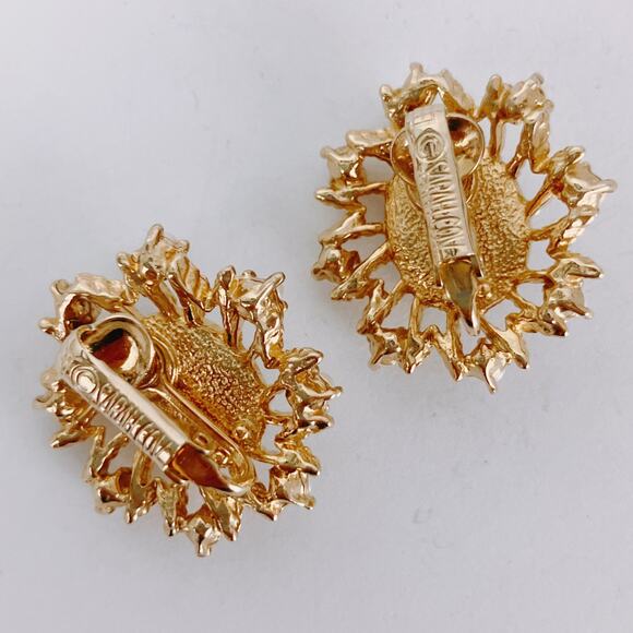 VTG 1960s 1970s Signed Sarah Coventry Mod Faux Pearl Gold Tone Clip On Earrings - Picture 9 of 10